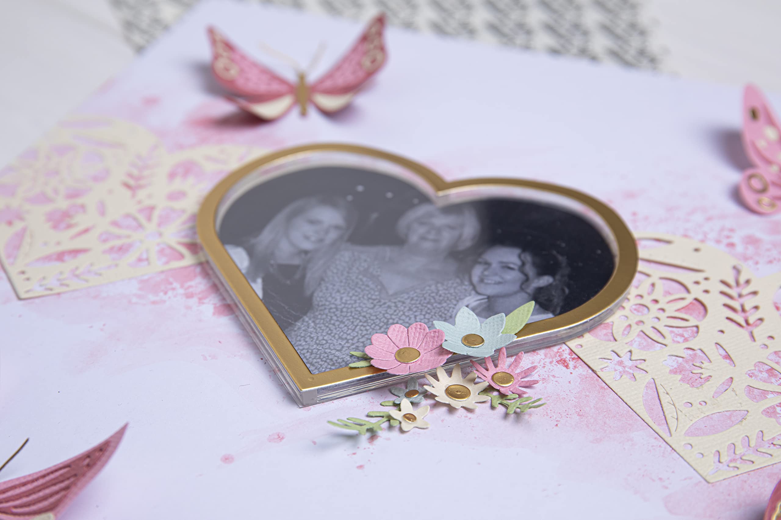 Making Essential Shaker Panes Hearts 1 1/2" 2 1/2" & 3 1/2" 3PK - Image 4