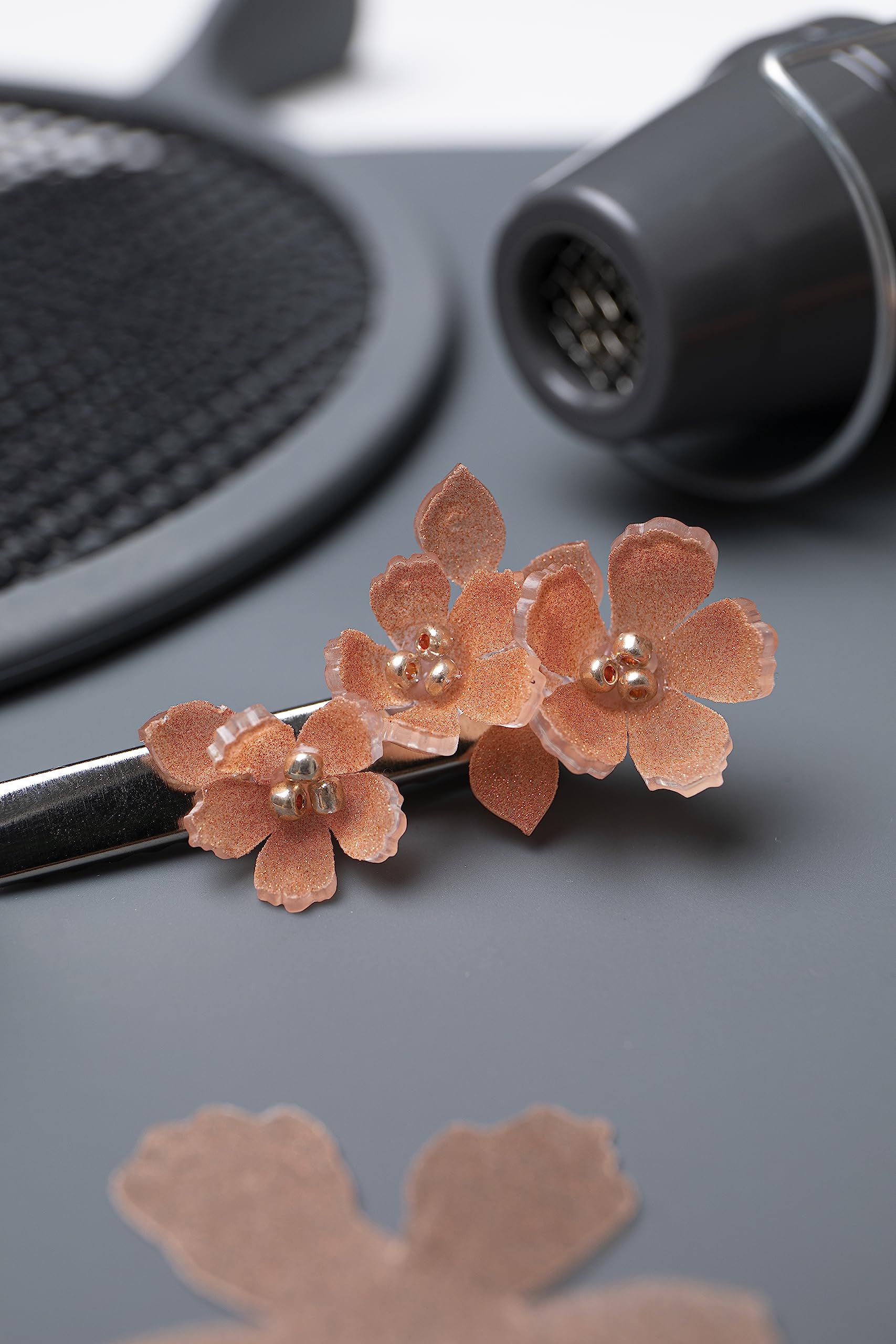 Sizzix Rose Gold Metallic Shrink Plastic | 8 Sheets | Jewellery Making, Gift Tags, Pendants, Keyrings, Home Décor & More - Image 4